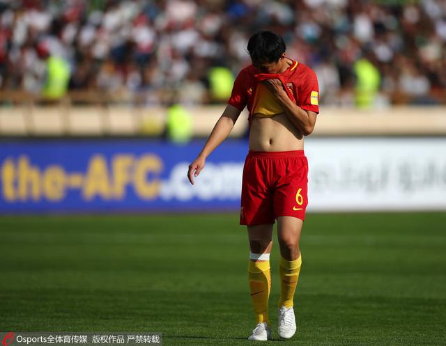 乳妇喂奶被强伦子